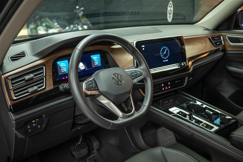 used 2024 Volkswagen Atlas car, priced at $34,995