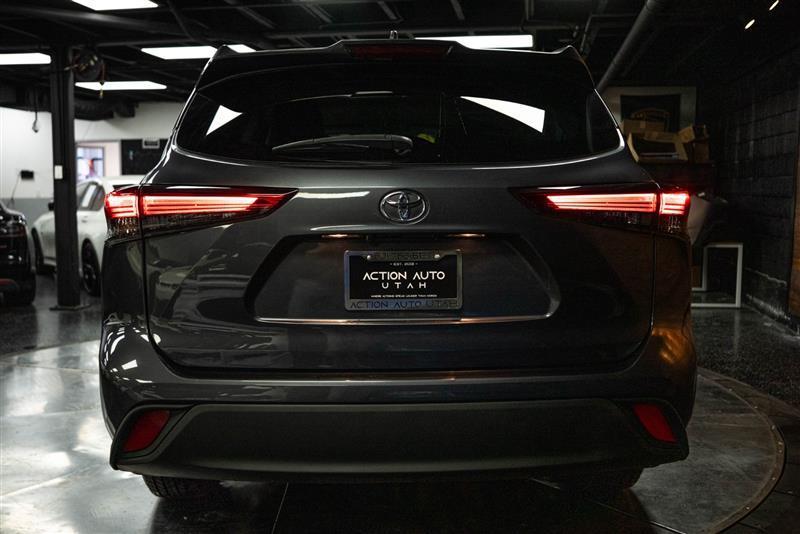 used 2021 Toyota Highlander car, priced at $28,995