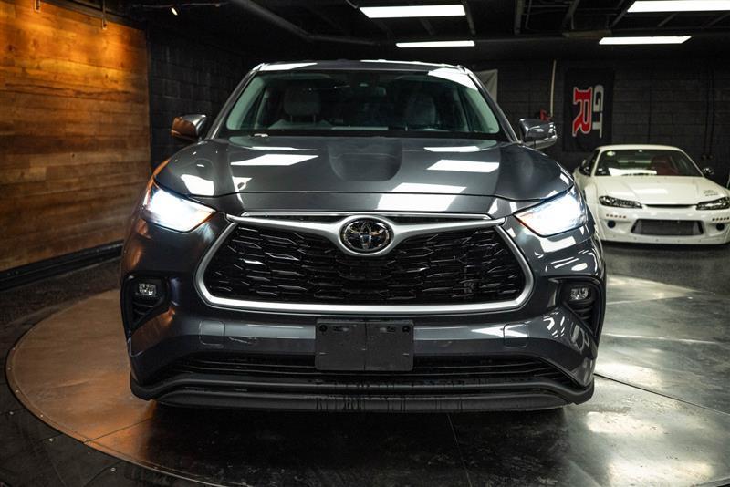 used 2021 Toyota Highlander car, priced at $28,995