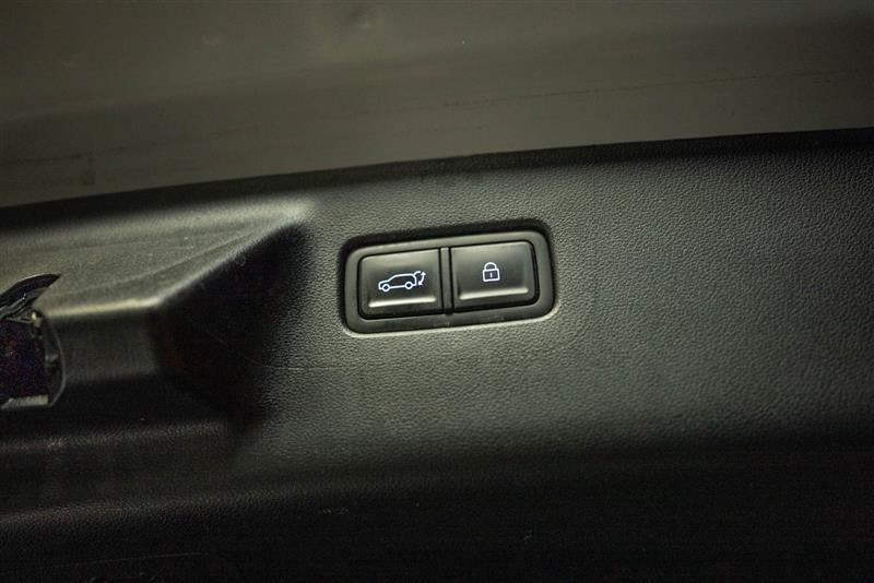 used 2024 Hyundai Santa Fe car, priced at $27,995