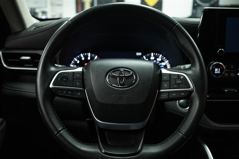 used 2024 Toyota Highlander car, priced at $36,495