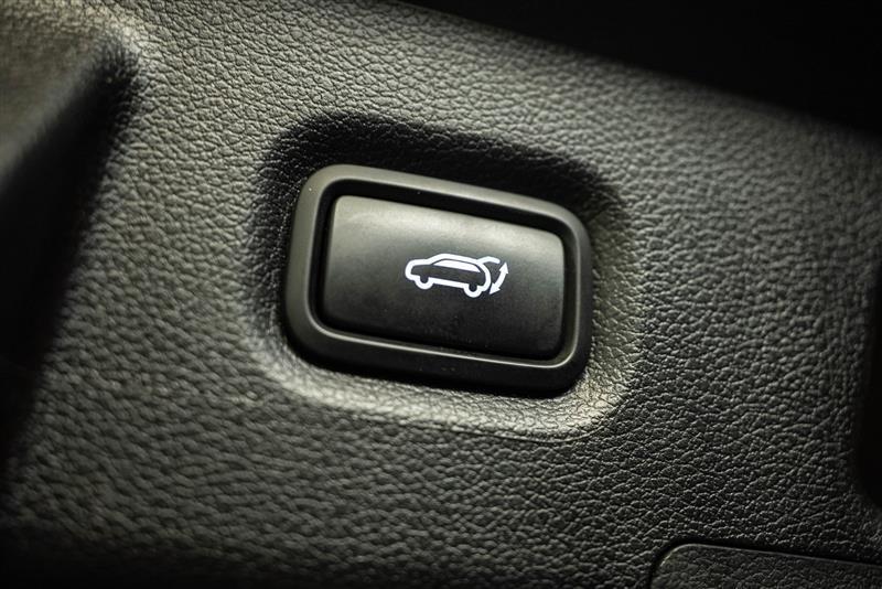 used 2023 Hyundai Santa Fe car, priced at $22,620