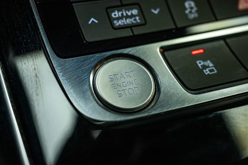 used 2020 Audi Q7 car, priced at $25,195
