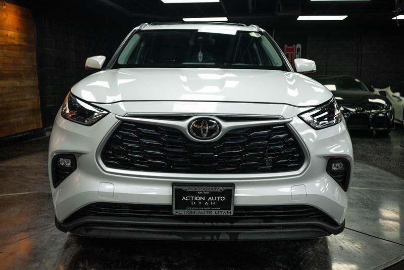 used 2022 Toyota Highlander car, priced at $32,995