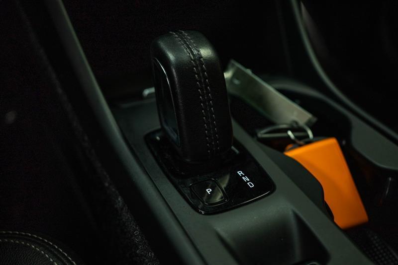 used 2021 Volvo XC40 car, priced at $18,995