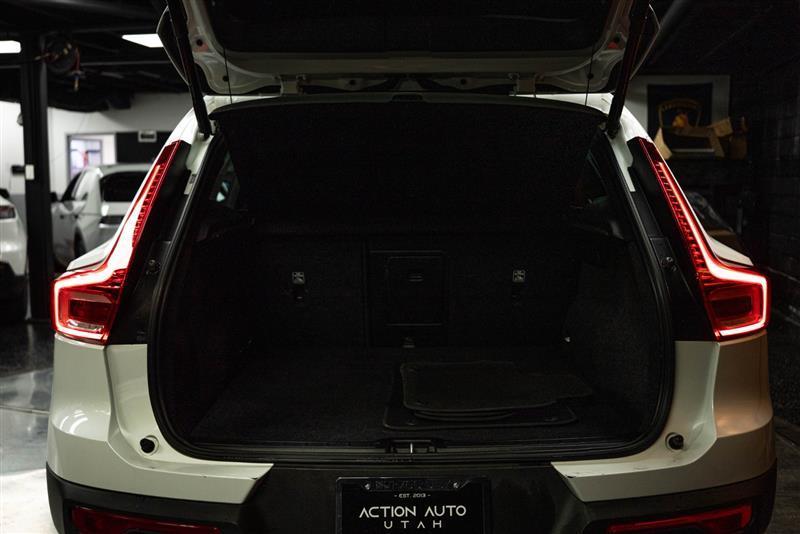 used 2021 Volvo XC40 car, priced at $18,995