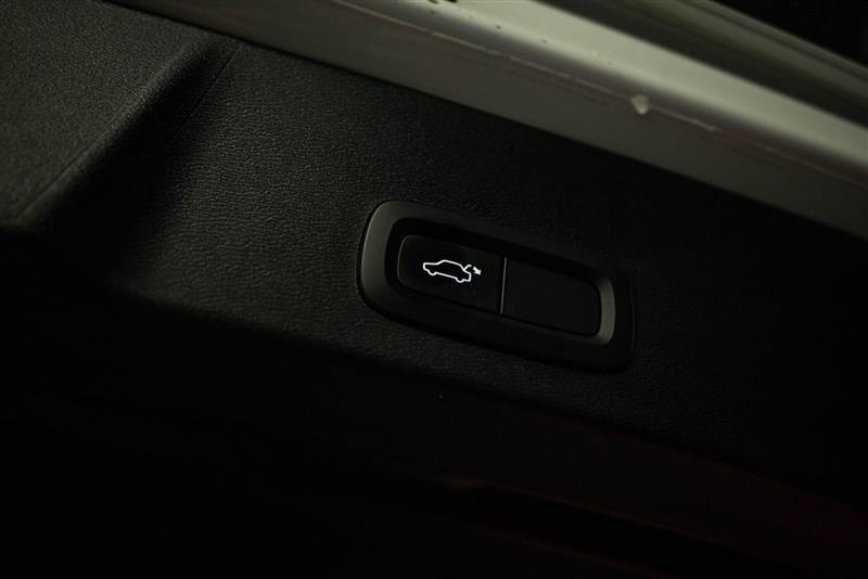 used 2021 Volvo XC40 car, priced at $18,995