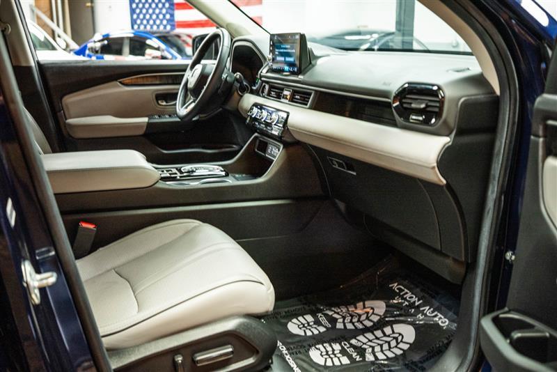 used 2023 Honda Pilot car, priced at $44,995