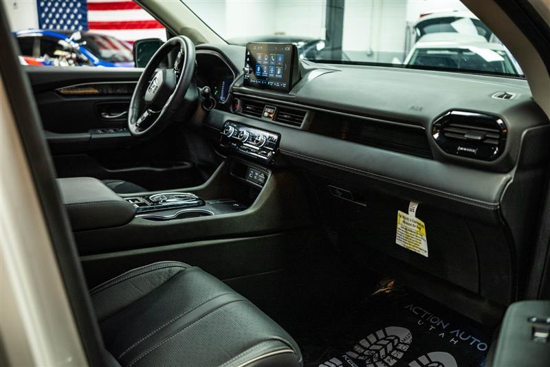 used 2025 Honda Pilot car, priced at $48,995