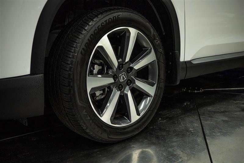 used 2025 Honda Pilot car, priced at $48,995