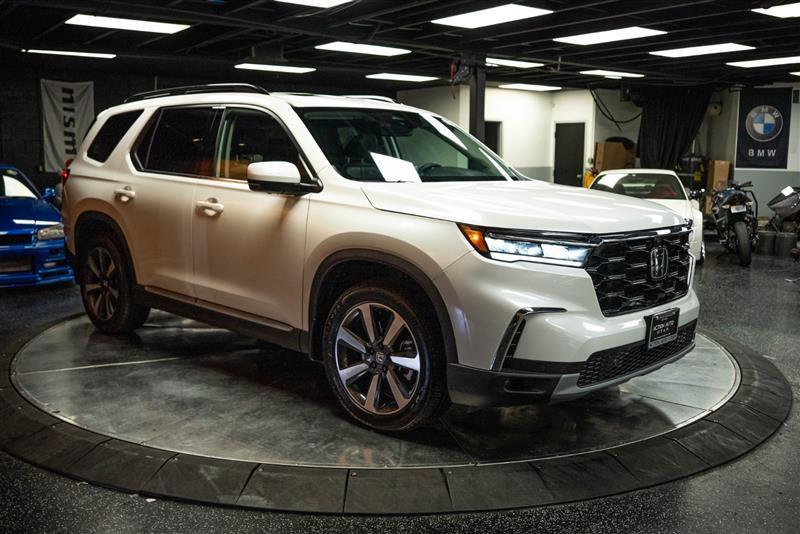 used 2025 Honda Pilot car, priced at $48,995