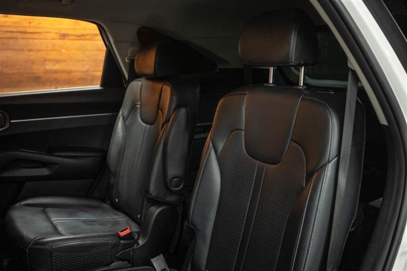used 2022 Kia Sorento Hybrid car, priced at $25,495