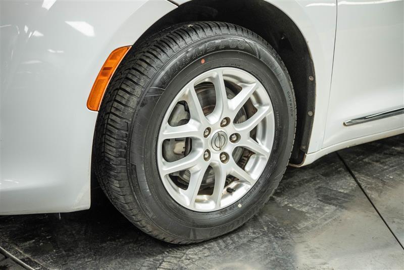 used 2020 Chrysler Pacifica car, priced at $21,995
