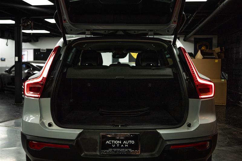 used 2021 Volvo XC40 car, priced at $20,963