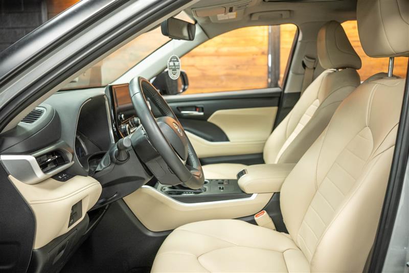 used 2024 Toyota Highlander Hybrid car, priced at $43,995