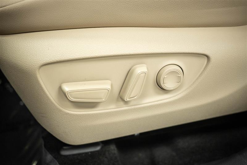 used 2024 Toyota Highlander Hybrid car, priced at $43,995