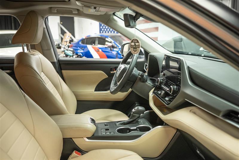 used 2024 Toyota Highlander Hybrid car, priced at $43,995
