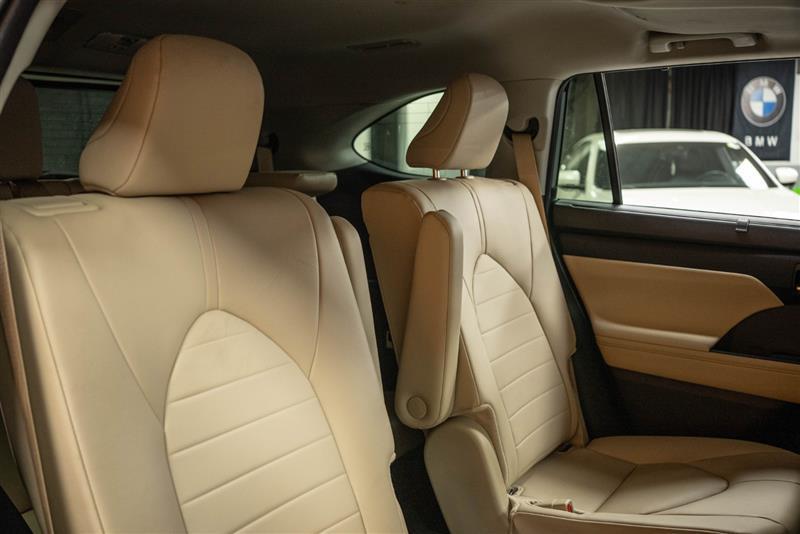 used 2024 Toyota Highlander Hybrid car, priced at $43,995