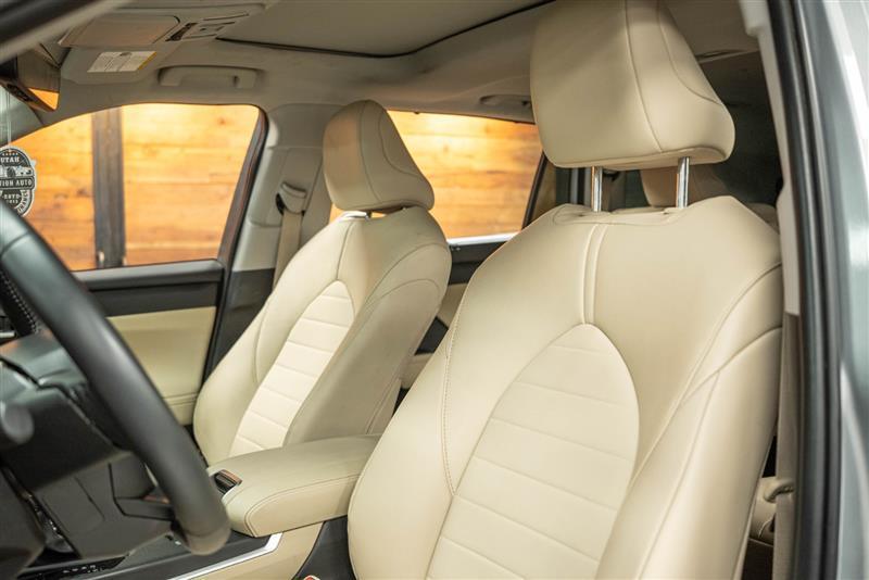 used 2024 Toyota Highlander Hybrid car, priced at $43,995