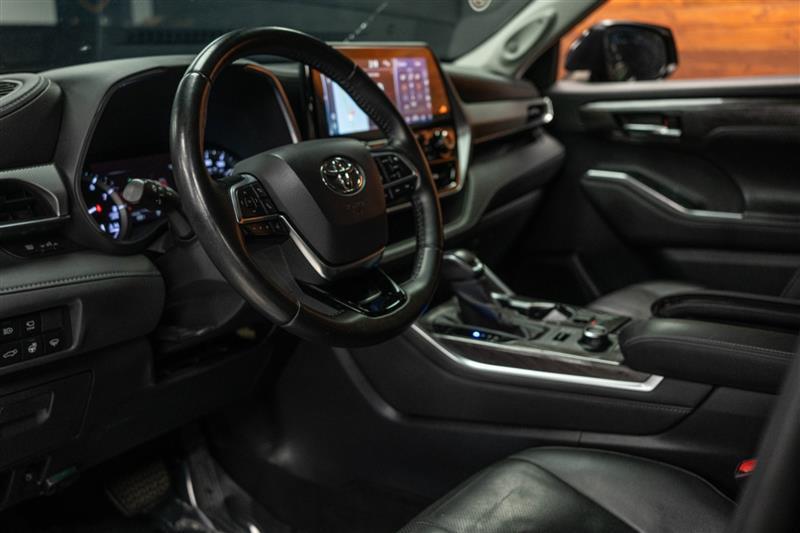 used 2020 Toyota Highlander car, priced at $31,495