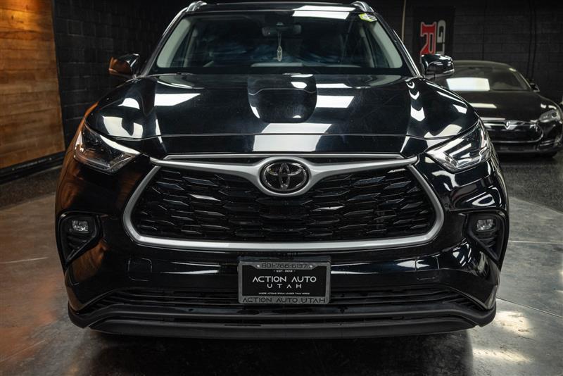 used 2021 Toyota Highlander car, priced at $30,995