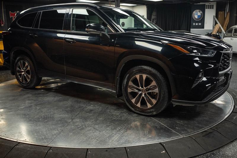 used 2021 Toyota Highlander car, priced at $30,995