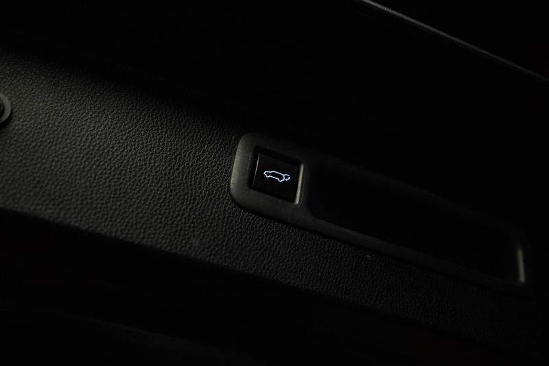 used 2022 Toyota Highlander Hybrid car, priced at $29,795