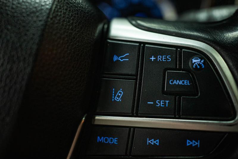 used 2022 Toyota Highlander Hybrid car, priced at $29,795