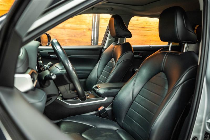used 2022 Toyota Highlander Hybrid car, priced at $29,795