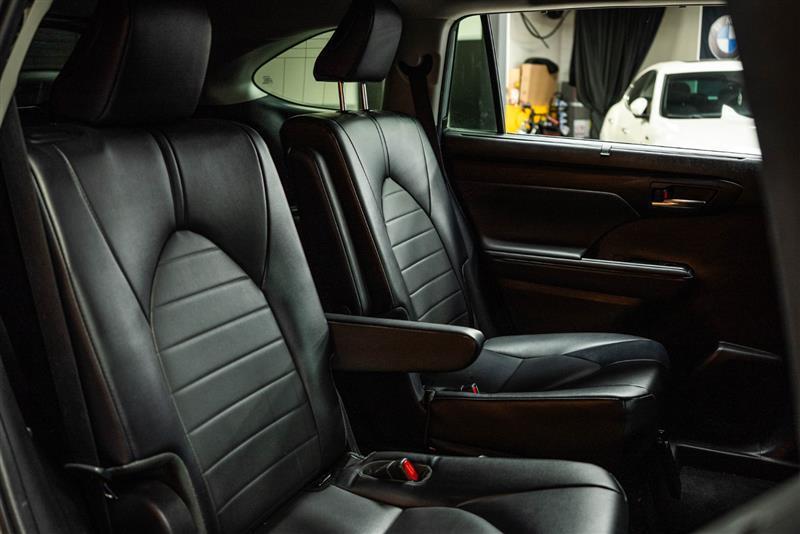 used 2022 Toyota Highlander Hybrid car, priced at $29,795