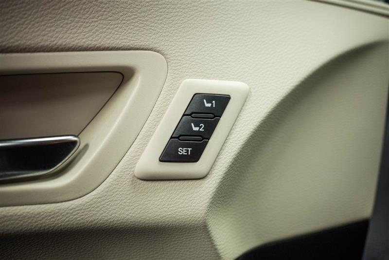 used 2022 Toyota Sienna car, priced at $51,895