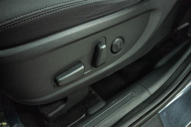 used 2023 Hyundai Santa Fe car, priced at $22,295