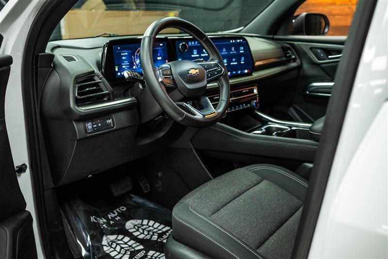 used 2025 Chevrolet Traverse car, priced at $37,995