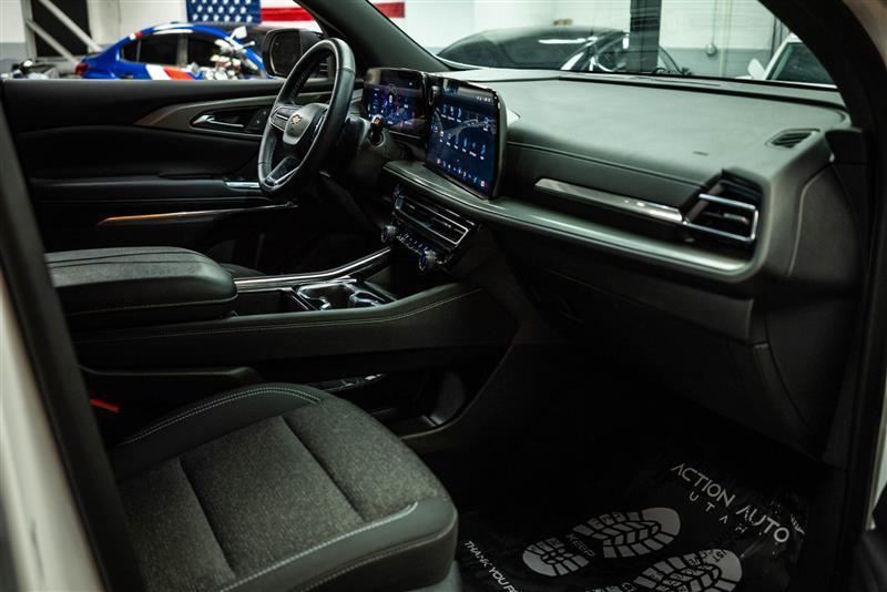 used 2025 Chevrolet Traverse car, priced at $37,995