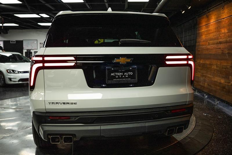 used 2025 Chevrolet Traverse car, priced at $37,995