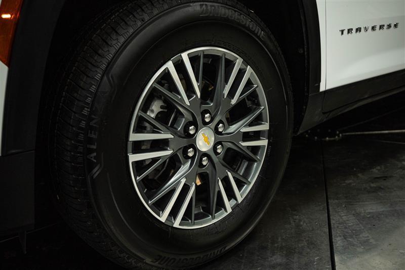 used 2025 Chevrolet Traverse car, priced at $37,995