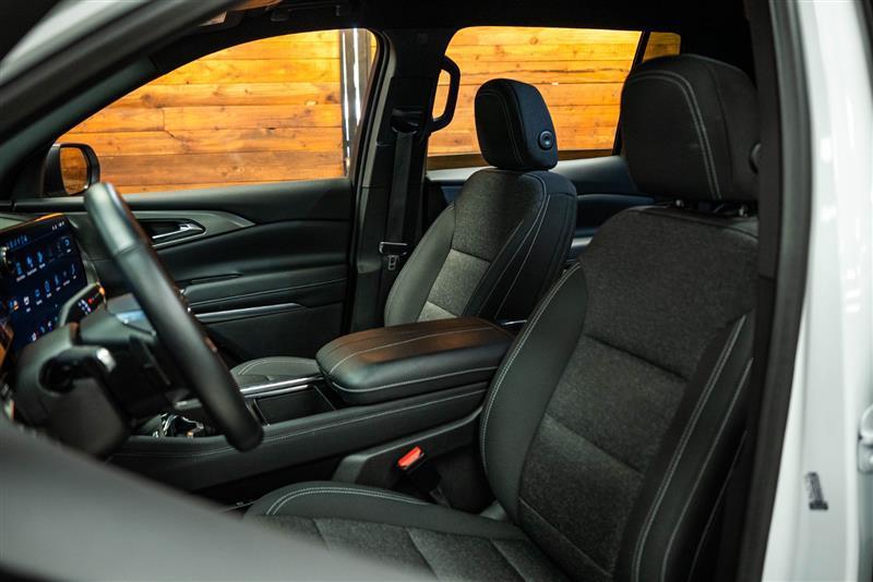 used 2025 Chevrolet Traverse car, priced at $37,995