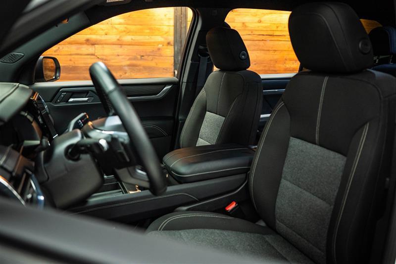 used 2025 GMC Acadia car, priced at $40,994