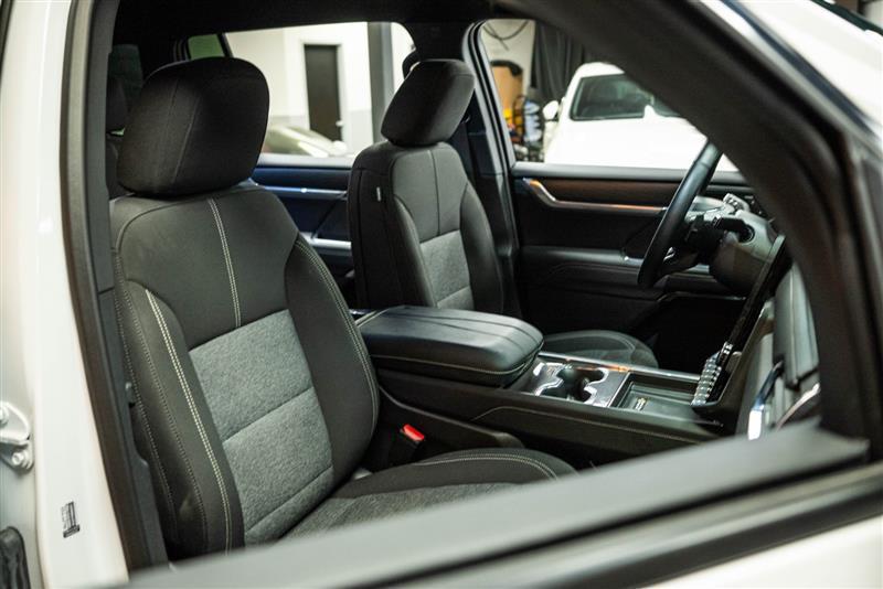 used 2025 GMC Acadia car, priced at $40,994