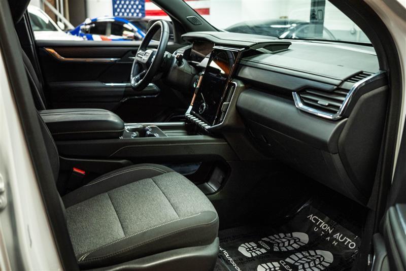 used 2025 GMC Acadia car, priced at $40,994