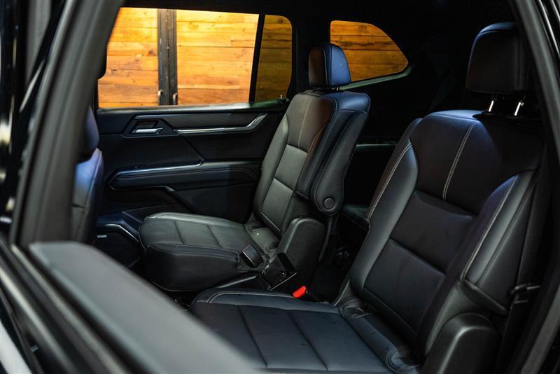 used 2024 GMC Acadia car, priced at $40,595