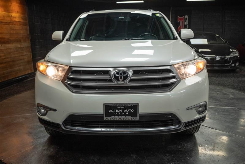 used 2013 Toyota Highlander car, priced at $14,595