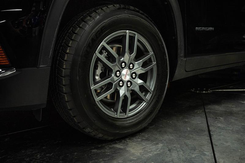 used 2025 GMC Acadia car, priced at $39,995
