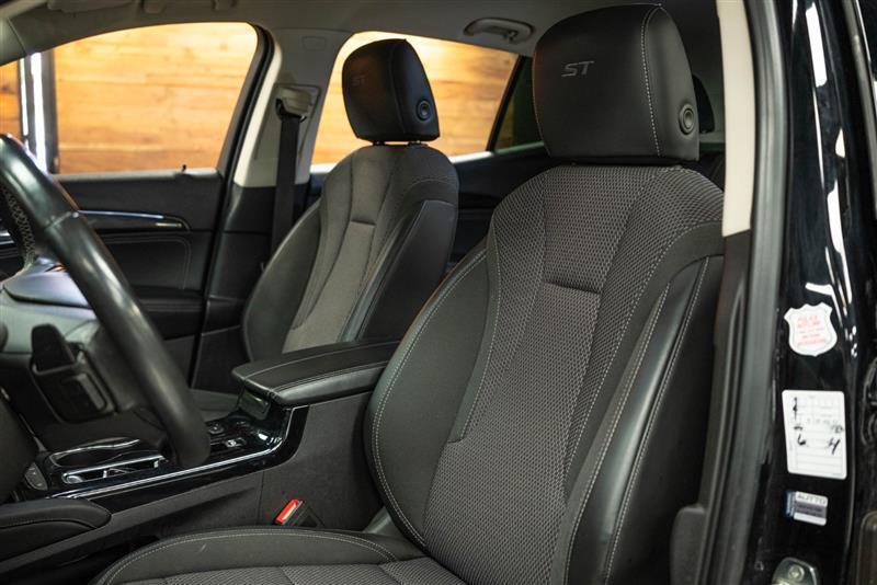 used 2023 Buick Envision car, priced at $18,195