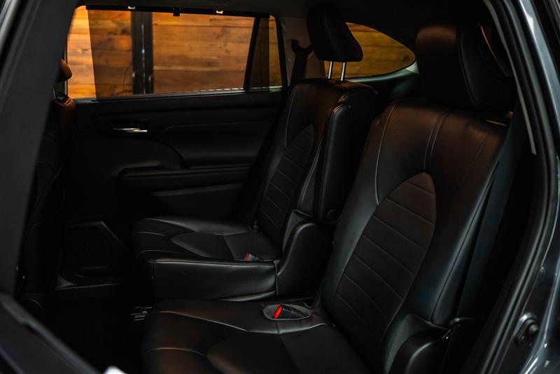 used 2022 Toyota Highlander car, priced at $34,995