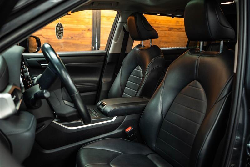 used 2022 Toyota Highlander car, priced at $34,995