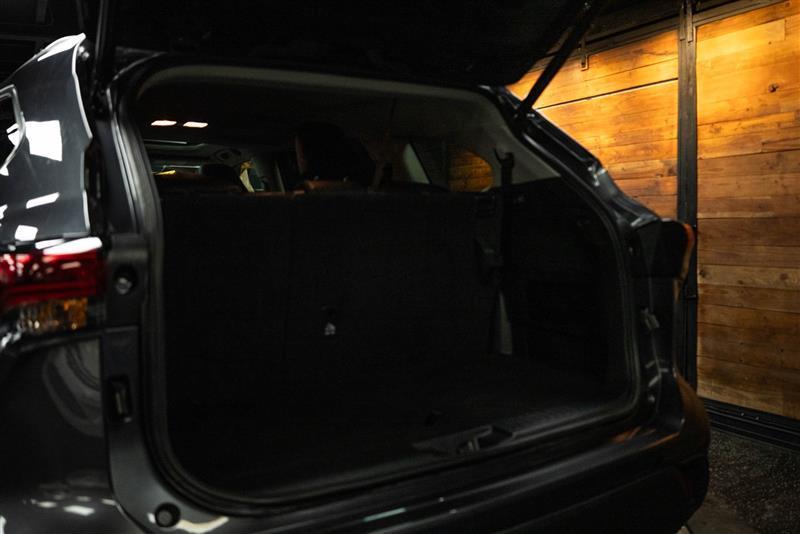 used 2022 Toyota Highlander car, priced at $34,995