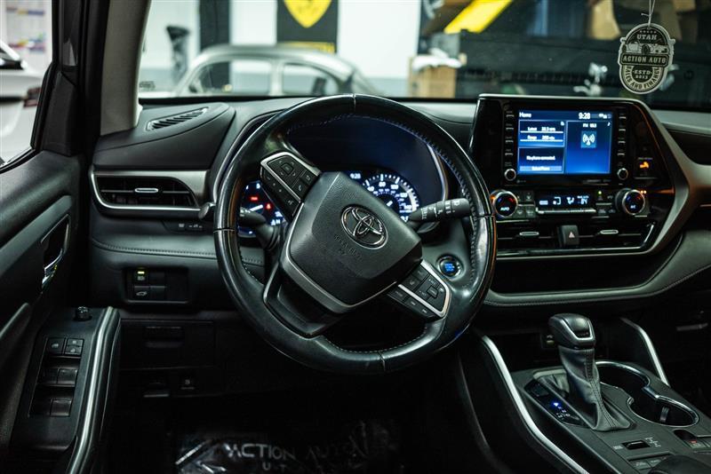 used 2022 Toyota Highlander car, priced at $34,995