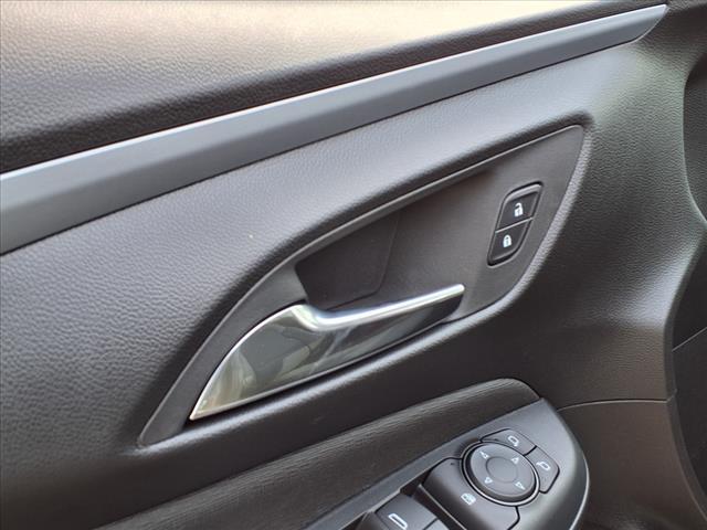 new 2025 Buick Envista car, priced at $28,025