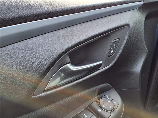 new 2025 Buick Envista car, priced at $28,075